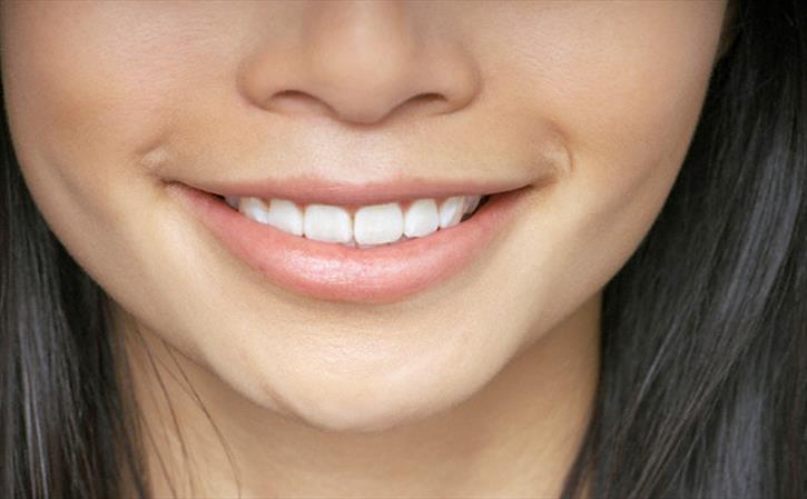 Simple Ways To Cure Chapped Lips: 5 Remedies